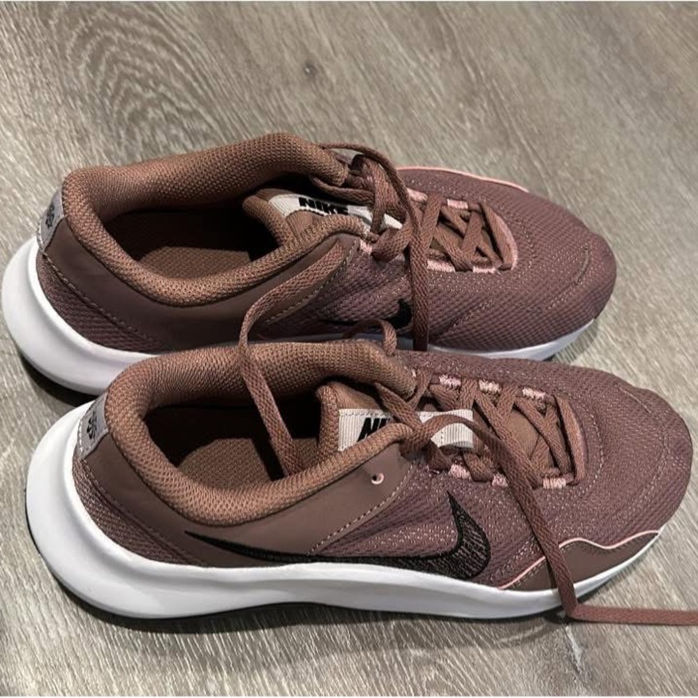 Nike Legend Essential 3 Next Nature size 8.5 womens